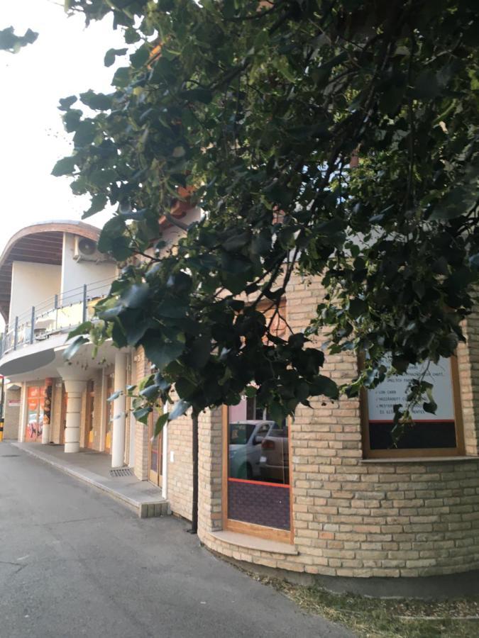 Kondé Apartments B Dunajská Streda Exterior foto